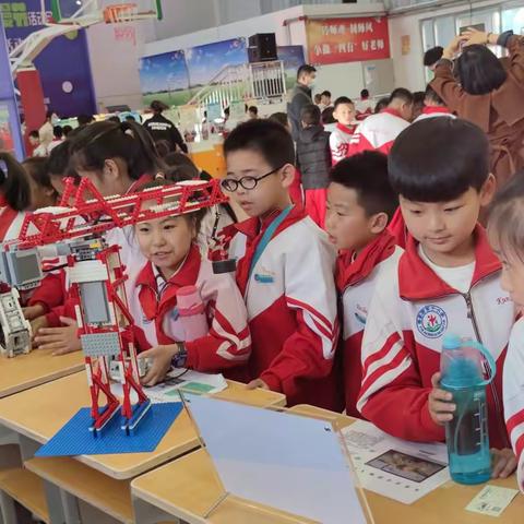 三年级5班学生观摩第二届动漫节