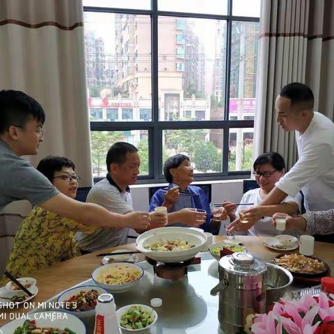 2019年6月9日（农历五月初七）我们伟大的母亲八十大寿，祝她老人家寿比南山，福如东海