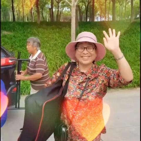 快乐之声郊野歌友和快乐之声郊野乐队在贺新公园平顶清风大合唱