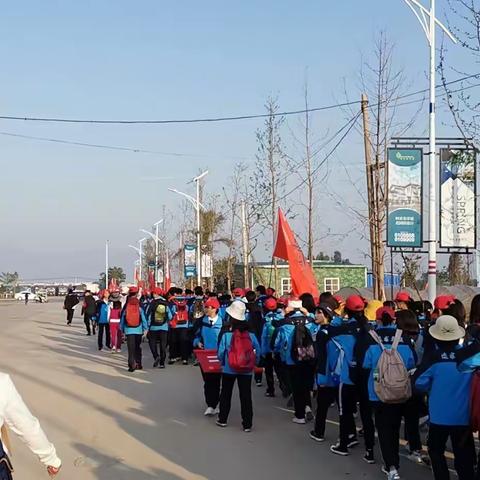 用脚步丈量生命精彩，用意志谱写青春辉煌，玉溪衡水实验中学2019年60华里远足活动圆满完成