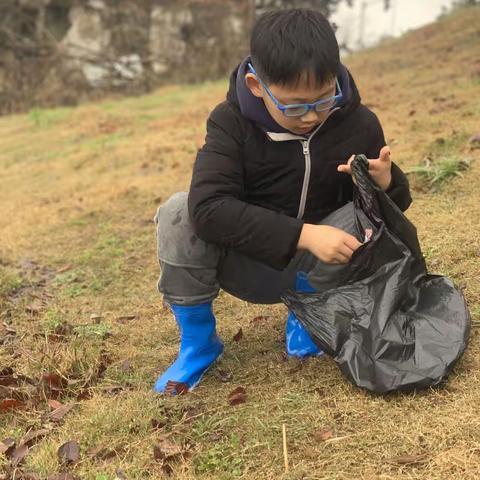 保护母亲河，我们在行动——博才阳光实验小学1804中队全无敌小队活动