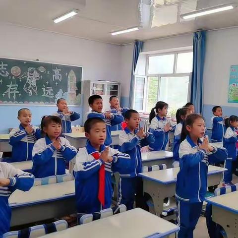 兰岭学校小学部班级群体经典诵读展示活动