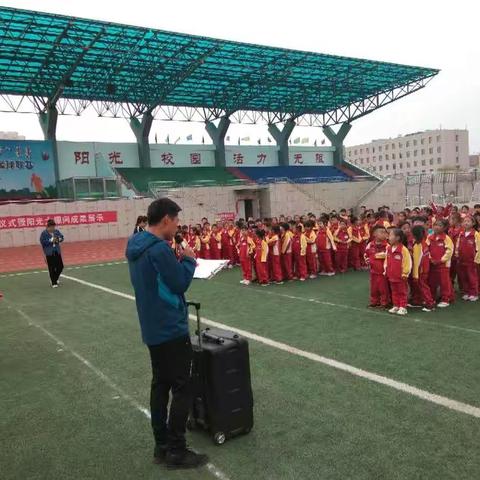 薛家湾第九小学体育小型比赛 “迎面障碍接力赛”