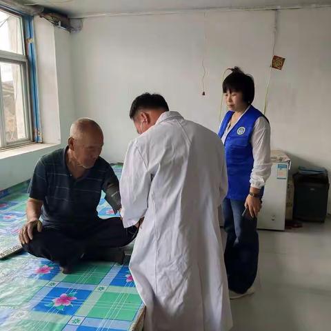【学田乡洪泉村】迎七一·关爱老党员 上门义诊送健康