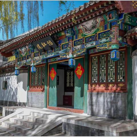 怡红院里空残梦，篱畔庭前犹春花​