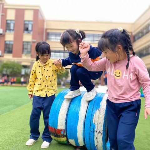 轮胎滚筒探险记—会昌县城东幼儿园户外活动纪实
