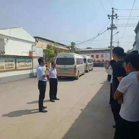 辛安镇镇全体干部到史庄村观摩