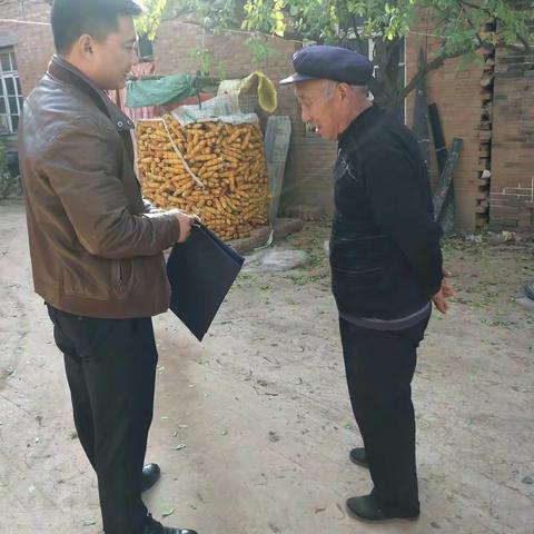 民政局走访贫困户