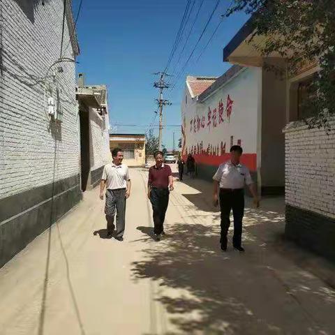 扶贫日不忘贫困户