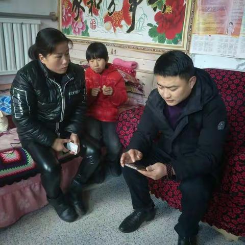 史庄村工作队入户走访贫困户
