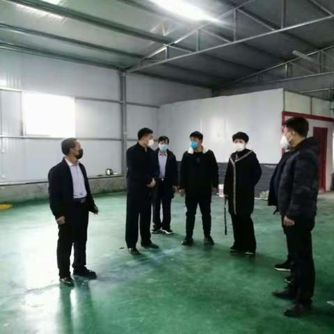区政府副区长苏宏艳到史庄村扶贫微工厂看复工复产准备情况