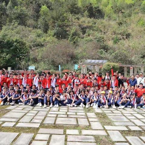 寻找春天 拥抱春天                     ——罗甸县第五小学开展社会实践活动