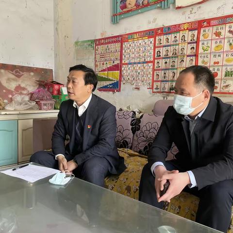 王伟深入沱滨街道走访联系户 践行“三联”工作法