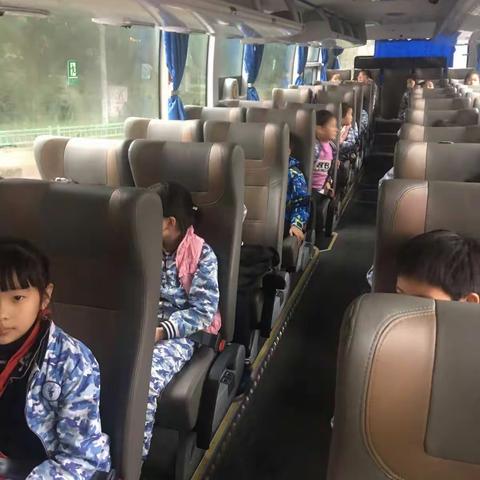 华渝小学三年级五班方特研学之旅