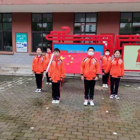 龙湖镇柏树刘小学《怀感恩之心 为祖国点赞》主题升旗仪式