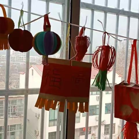 用双手妆点快乐的新年——五、七中队作品展