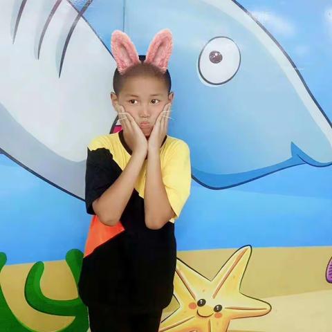 大家好！我是枫树小学六年级170班潘佳豪同学，下面让我和大家一起分享一下我的暑假生活吧！👇👇