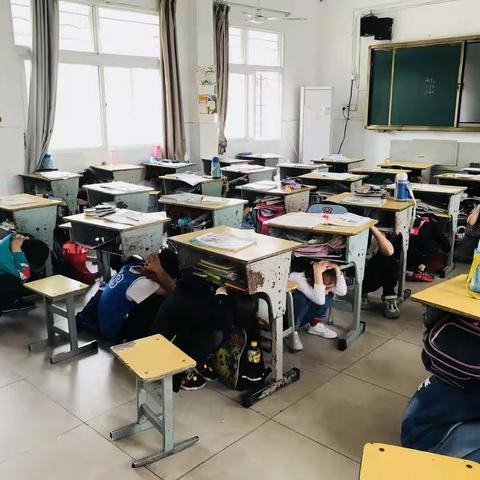 防震减灾 警钟长鸣——记孙埠中心小学“5.12”防震安全疏散演练活动