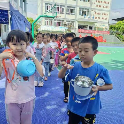 食为天    礼为先—尖山小学加强师生就餐管理