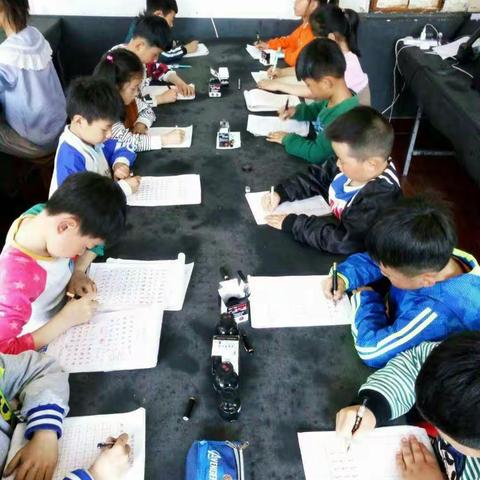 天成书画国画，素描，硬笔书法班招生中