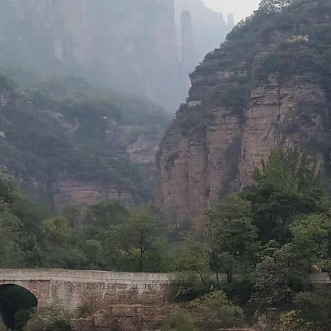 泰山学院艺术学院美术学专业油画班太行山秋季写生汇报