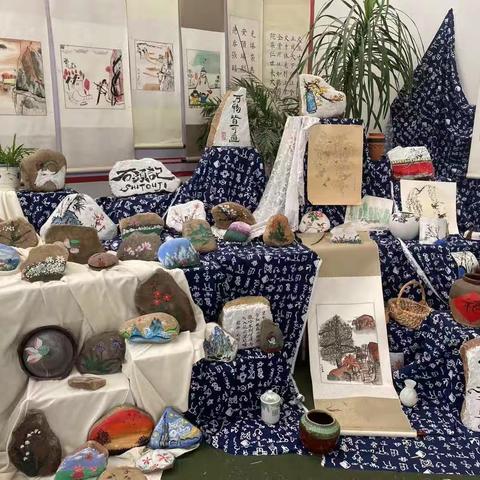 遂平县第三初级中学庆“六一”儿童节绘画作品展