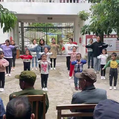 “九九重阳节，浓浓敬老情”小海螺幼儿园重阳节献爱心活动