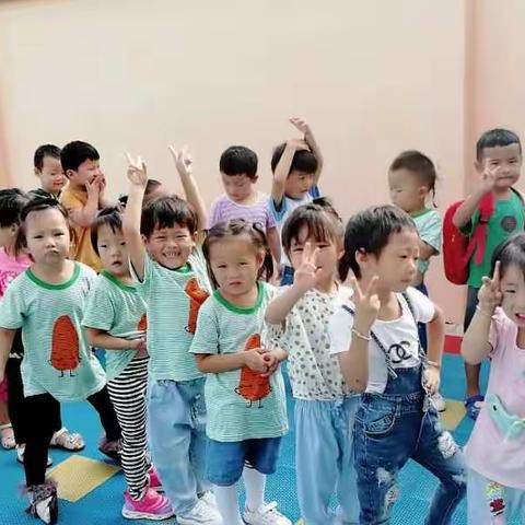 开学啦！孩子们又回到了自己熟悉的“家园”。