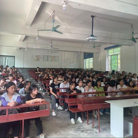 承坪中学召开女生大会