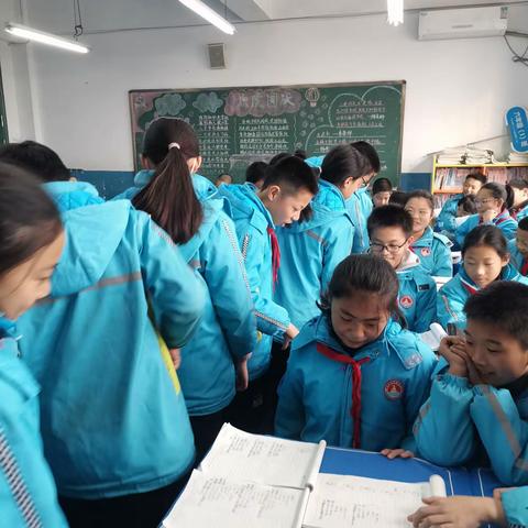 用漂亮整齐的字体书写出优秀的作业，展示自己的字体魅力！