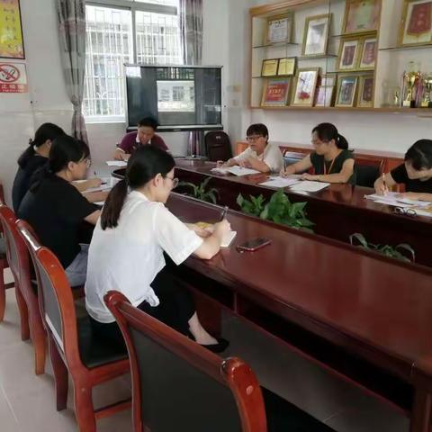 “笨鸟先飞”地派中心小学英语科组教学工作会议