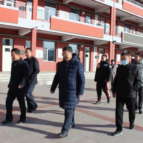 内蒙古艺术学院领导到五小指导工作