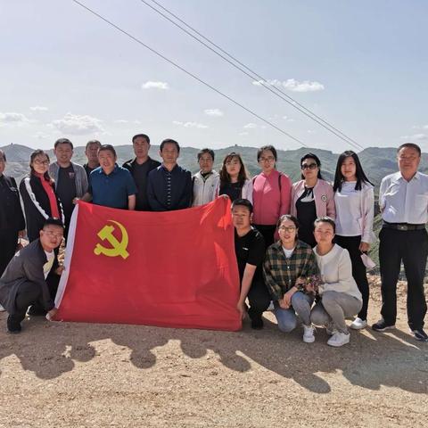 回望长城——和林五小组织党员到长城参观学习