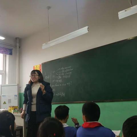 新华小学开展英语优质课 听课活动