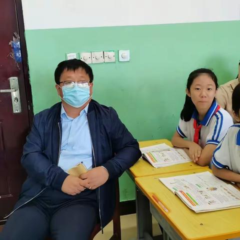 示范引领   润物无声——新华小学举行优秀教师示范课活动