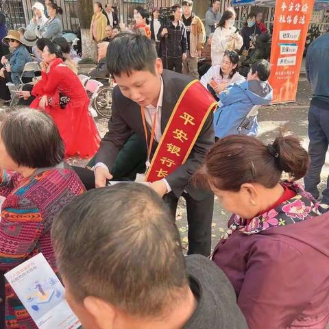 星沙支行开展“整治拒收人民币现金”宣传活动