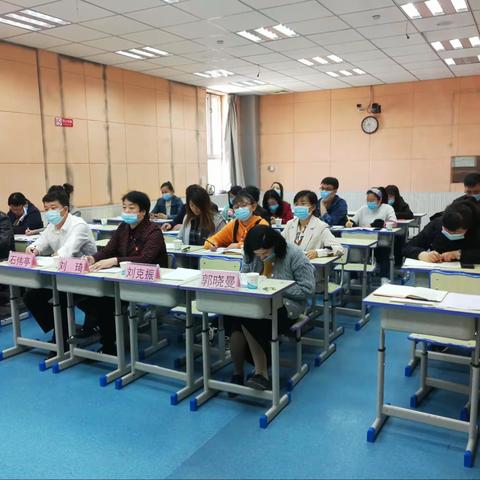 “忆党史 献创意 促合作”十一师美术学科理事会教研活动