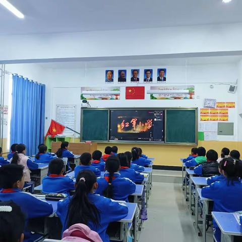 尖扎县民族团结红军小学组织师生观看《红军小学》影片传承红色基因