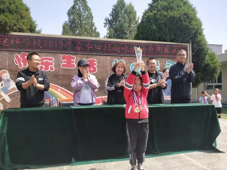 白道坪小学2019年春季趣味运动会精彩瞬间