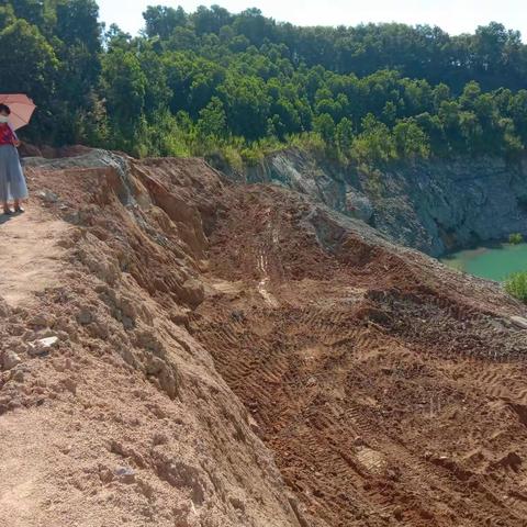 县资规局到矿山巡查