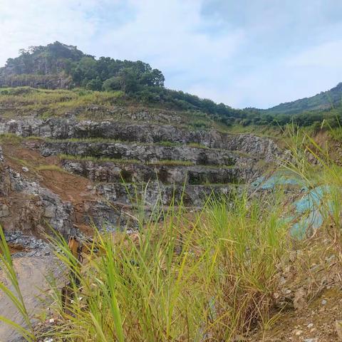 县资规局到矿山巡查
