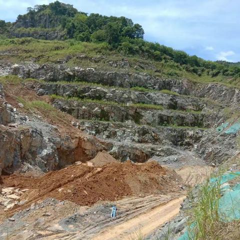 琼中县资规局到矿山巡查
