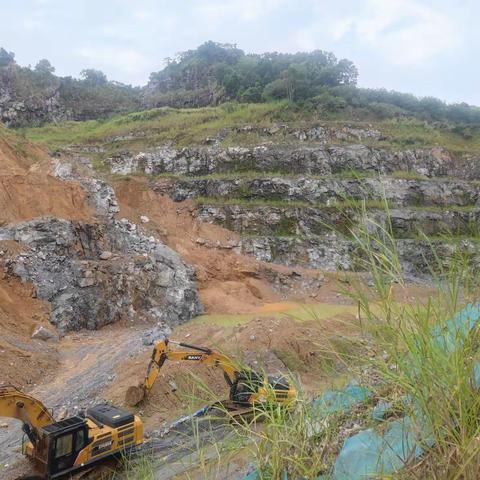 县资规局到矿山巡查