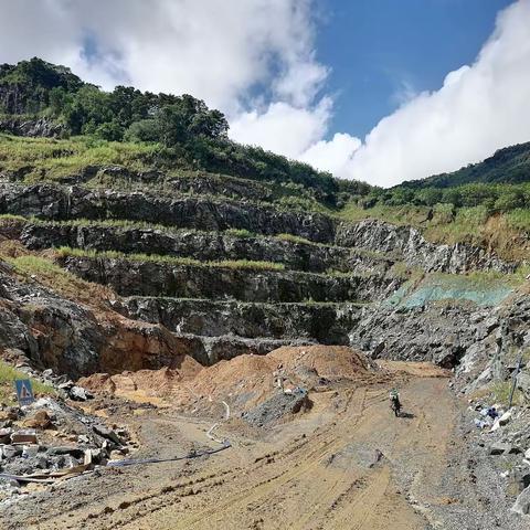 琼中县资规局到矿山巡查