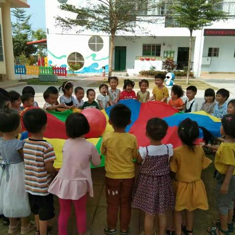 我运动，我快乐；我健康，我成长！―佛罗镇中心幼儿园小1班