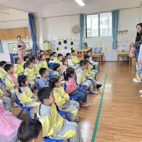 诺贝尔阳光100幼儿园中一班防拐骗演习《防拐防骗，安全“童”行》