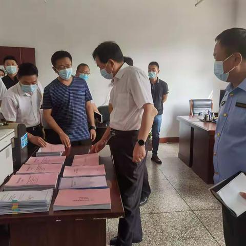 区人大副主任曹俊海带领人大代表到市场监管局监督检查“双随机 一公开”工作