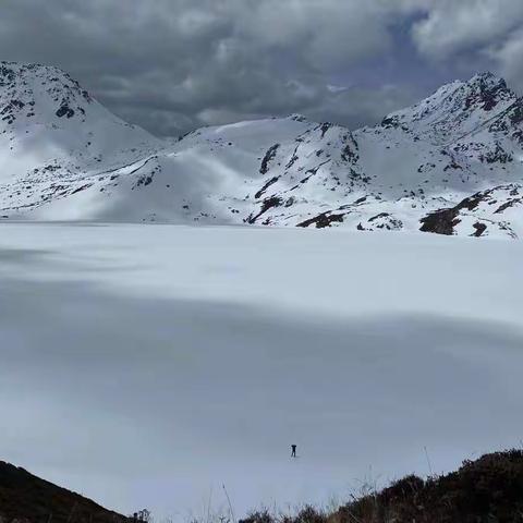 一次特殊的体验高海拨重装之旅      ——离天堂最近的湖 （ 亚莫措根）