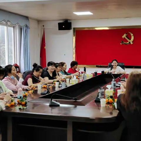 老城镇召开“巾帼心向党·奋斗新征程”暨庆三八妇女座谈会”