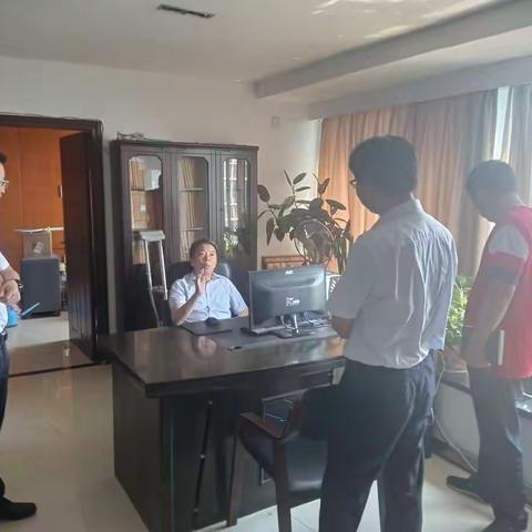 市登记中心及市确权登记处联合开展“三服务”